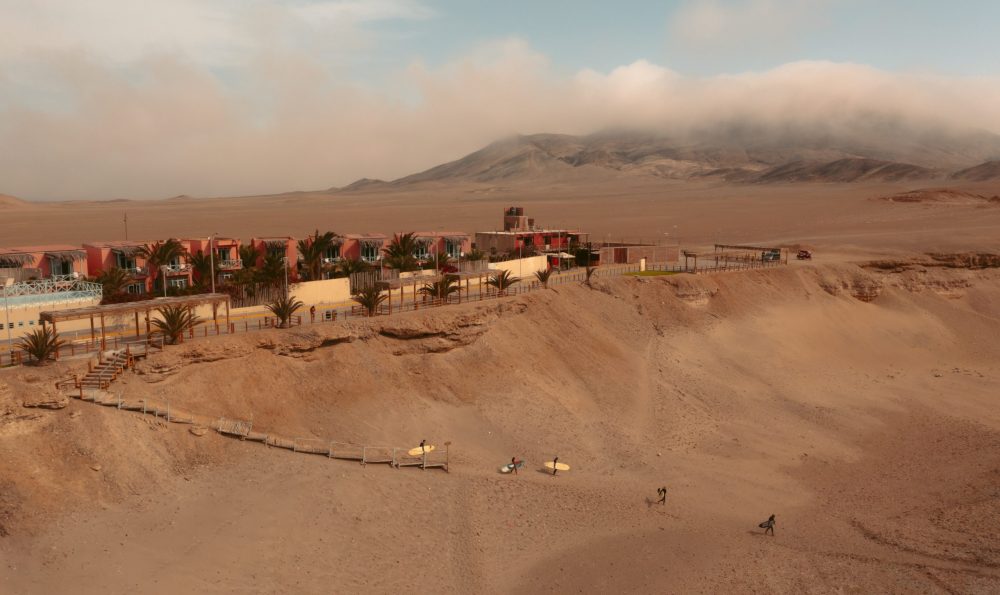 Chicama-surfistas-scaled