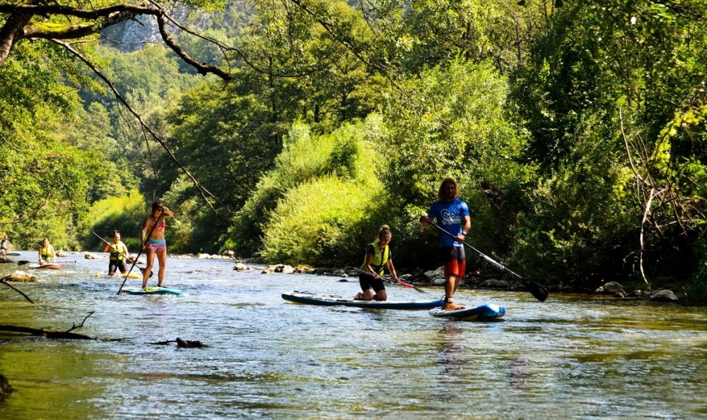 SUP-Academy-Romania.-Stand-UP-Paddle-pe-Cheile-Nerei.1200x800.14